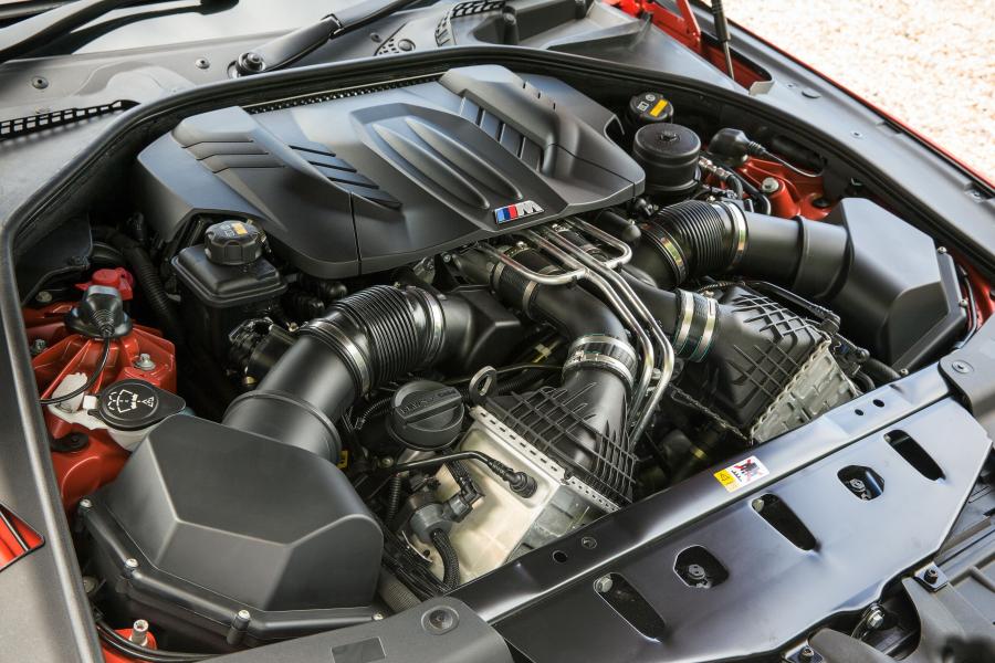  BMW M6 Coupe 2015 года  (UK) (фото 6 из 7)